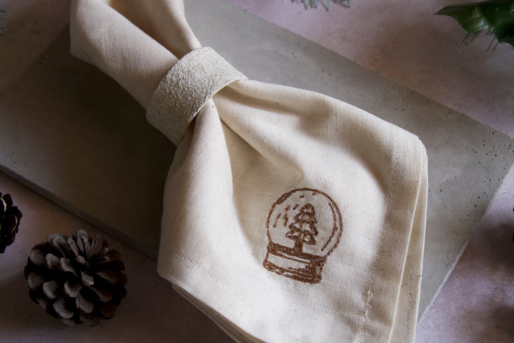 Servilletas de lino con orilla decorativa